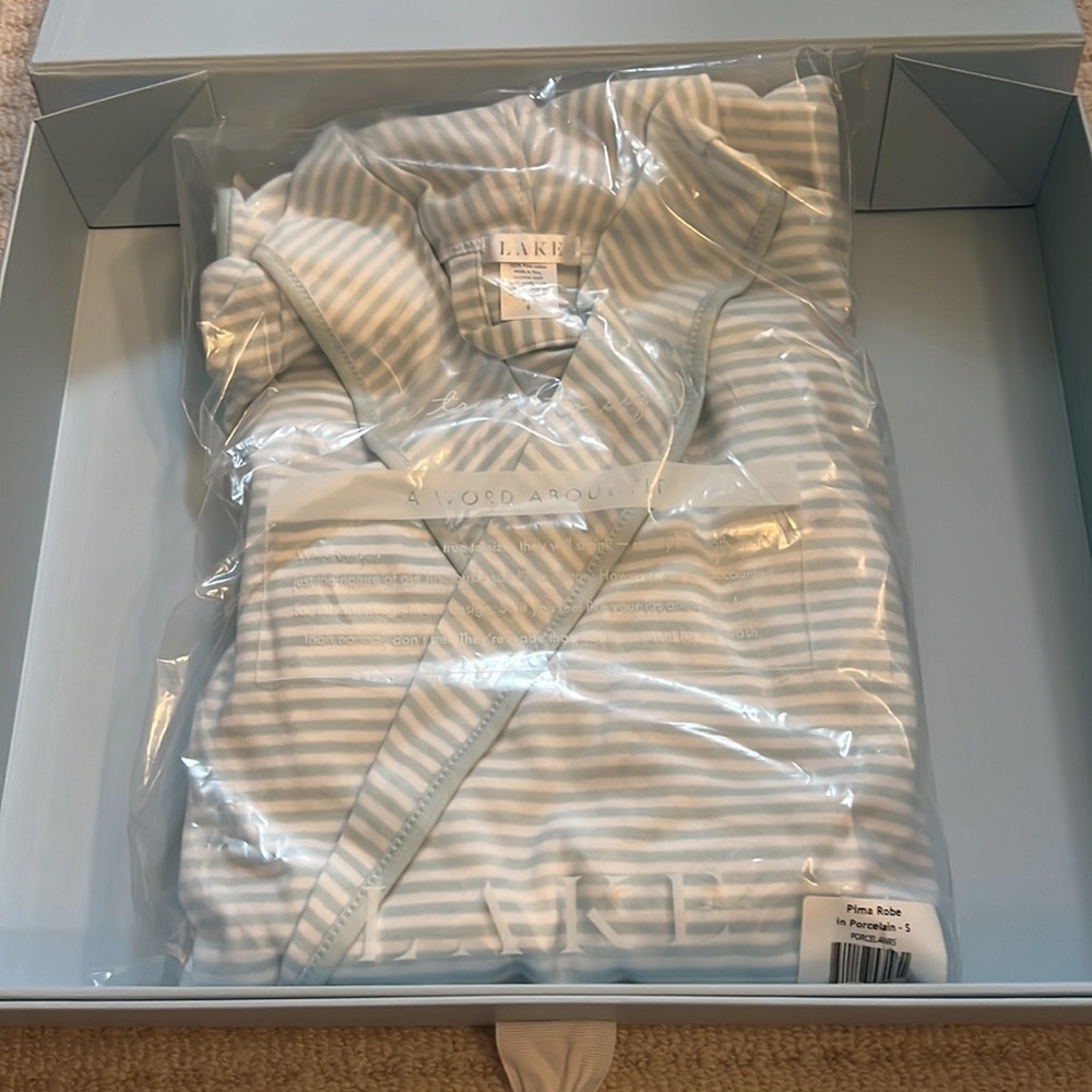 NWT LAKE PAJAMAS PIMA ROBE SIZE SMALL IN COLOR PORCELAIN